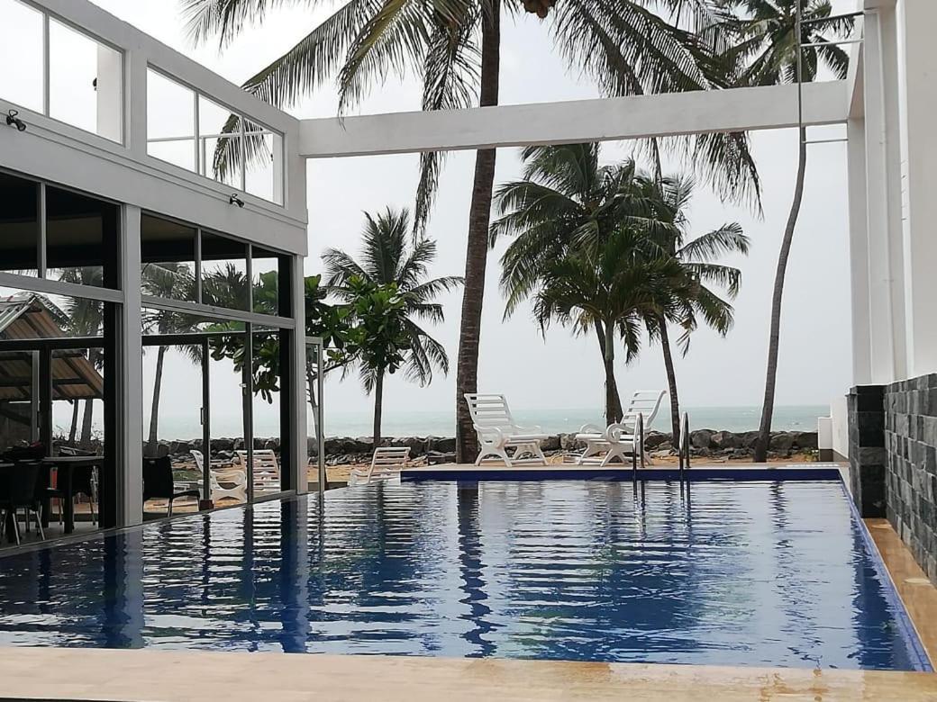 Saara Beach Hotel Marawila Eksteriør billede