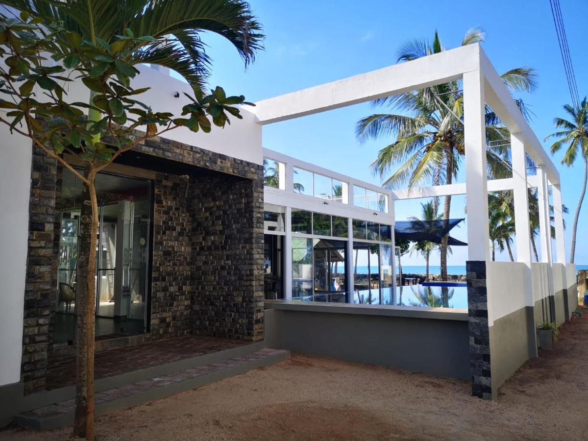 Saara Beach Hotel Marawila Eksteriør billede