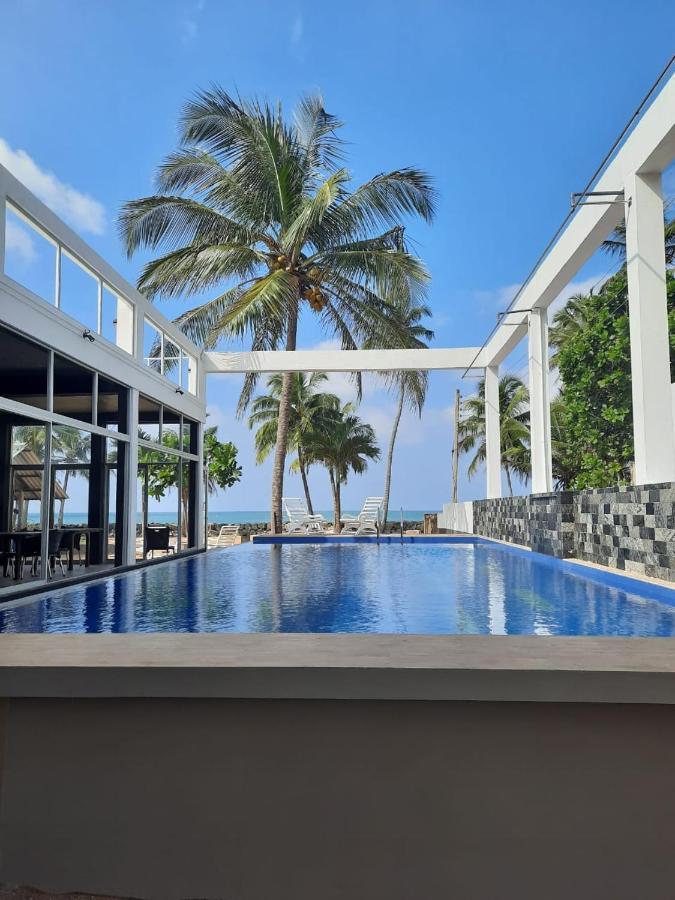 Saara Beach Hotel Marawila Eksteriør billede