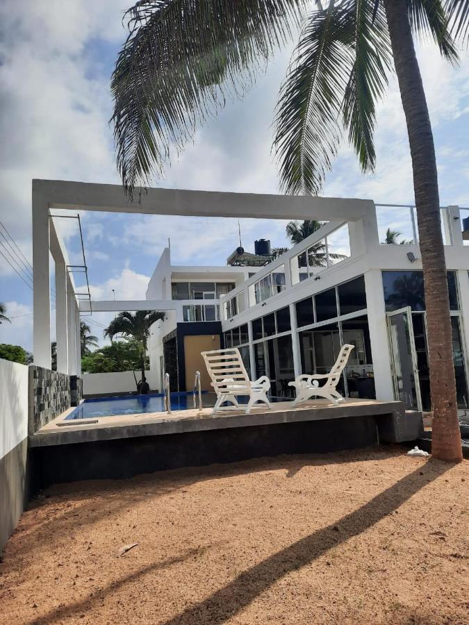 Saara Beach Hotel Marawila Eksteriør billede