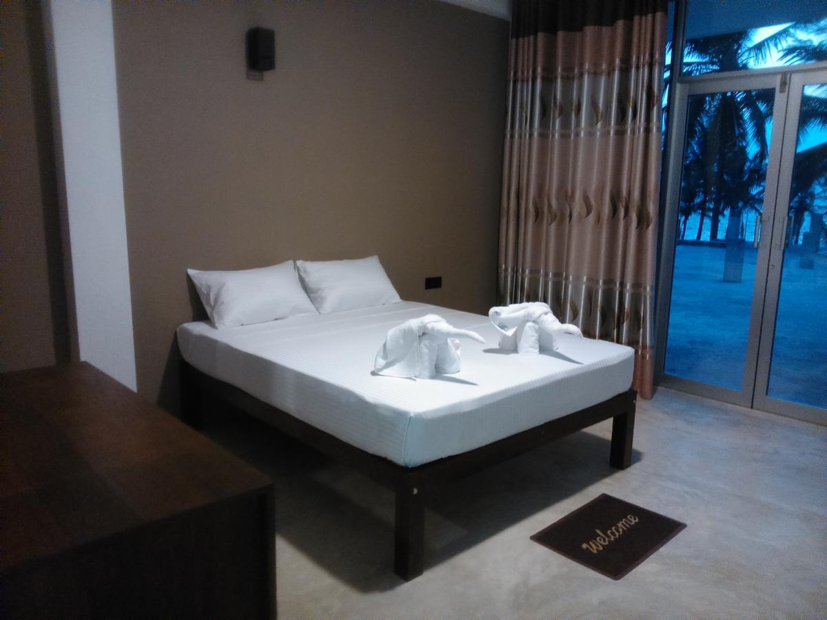 Saara Beach Hotel Marawila Eksteriør billede