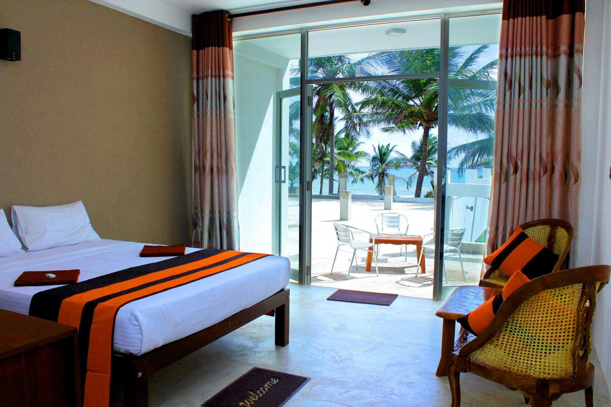 Saara Beach Hotel Marawila Eksteriør billede